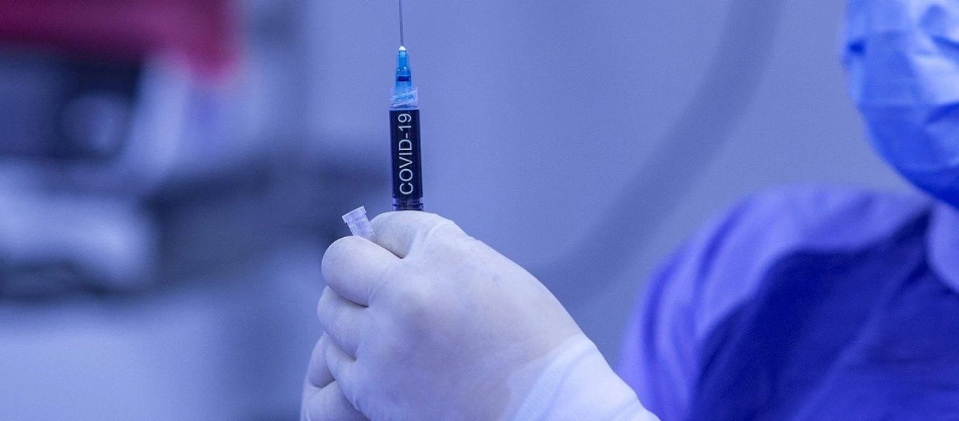 Κορωνοϊός: Ο FDA εξετάζει την έγκριση της τέταρτης δόσης του εμβολίου για το φθινόπωρο